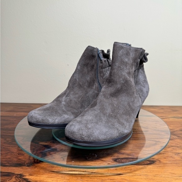Munro Alfie Bootie in Greige Suede - Picture 4 of 15